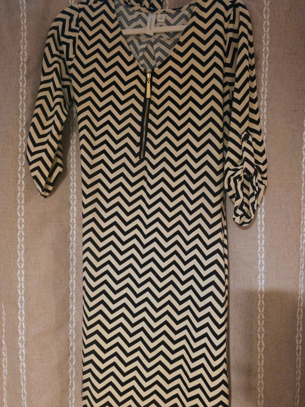 Chevron-Print V-Neck Shift Dress with Zip Detail - Black & Cream